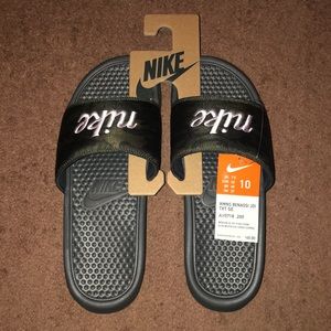 Nike Benassi Women’s Slides